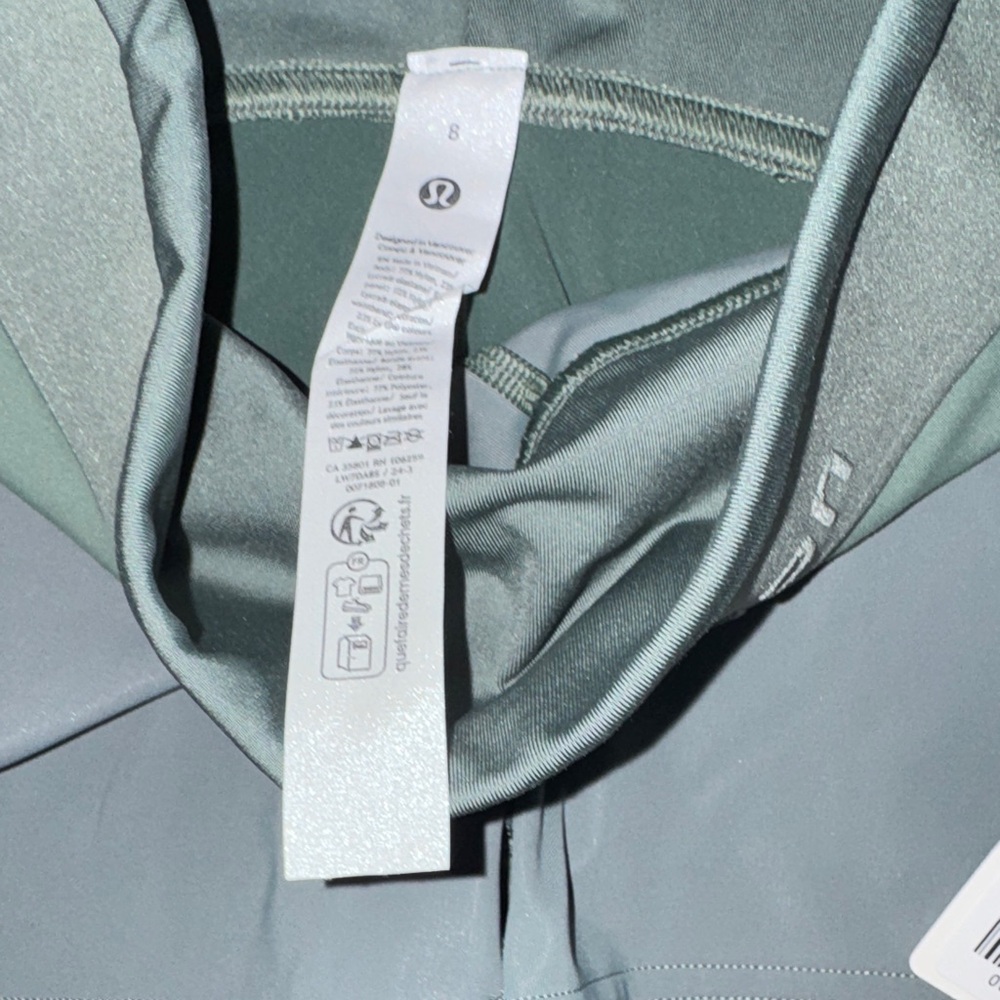 NWT lululemon license to Tain HR short 2” Logo size 8 - Picture 2 of 9